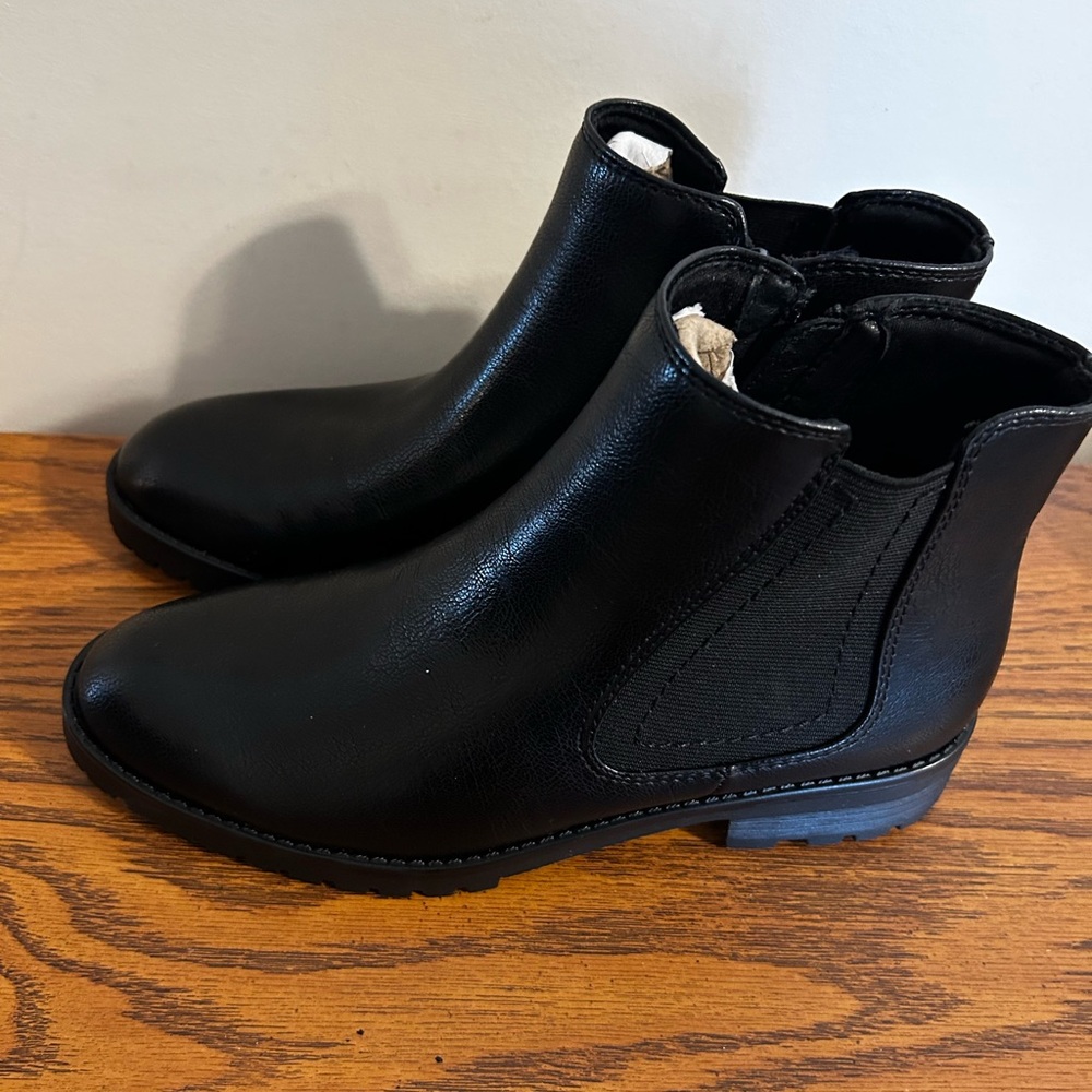 NWT Baretraps Daytona Black Leather Boots Size 6 M